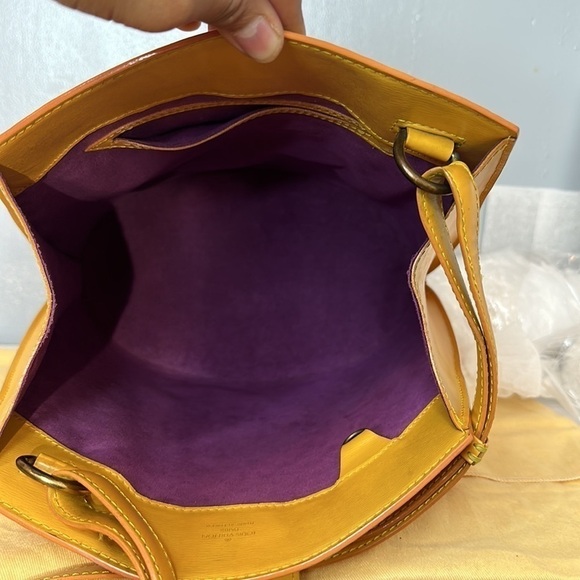 𝑳𝒐𝒖𝒊𝒔 𝑽𝒖𝒊𝒕𝒕𝒐𝒏 𝑪𝒍𝒖𝒏𝒚 𝒀𝒆𝒍𝒍𝒐𝒘 - Picture 11 of 14